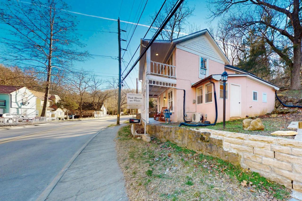 The Pink House On Main - Lower Eureka Springs Bagian luar foto